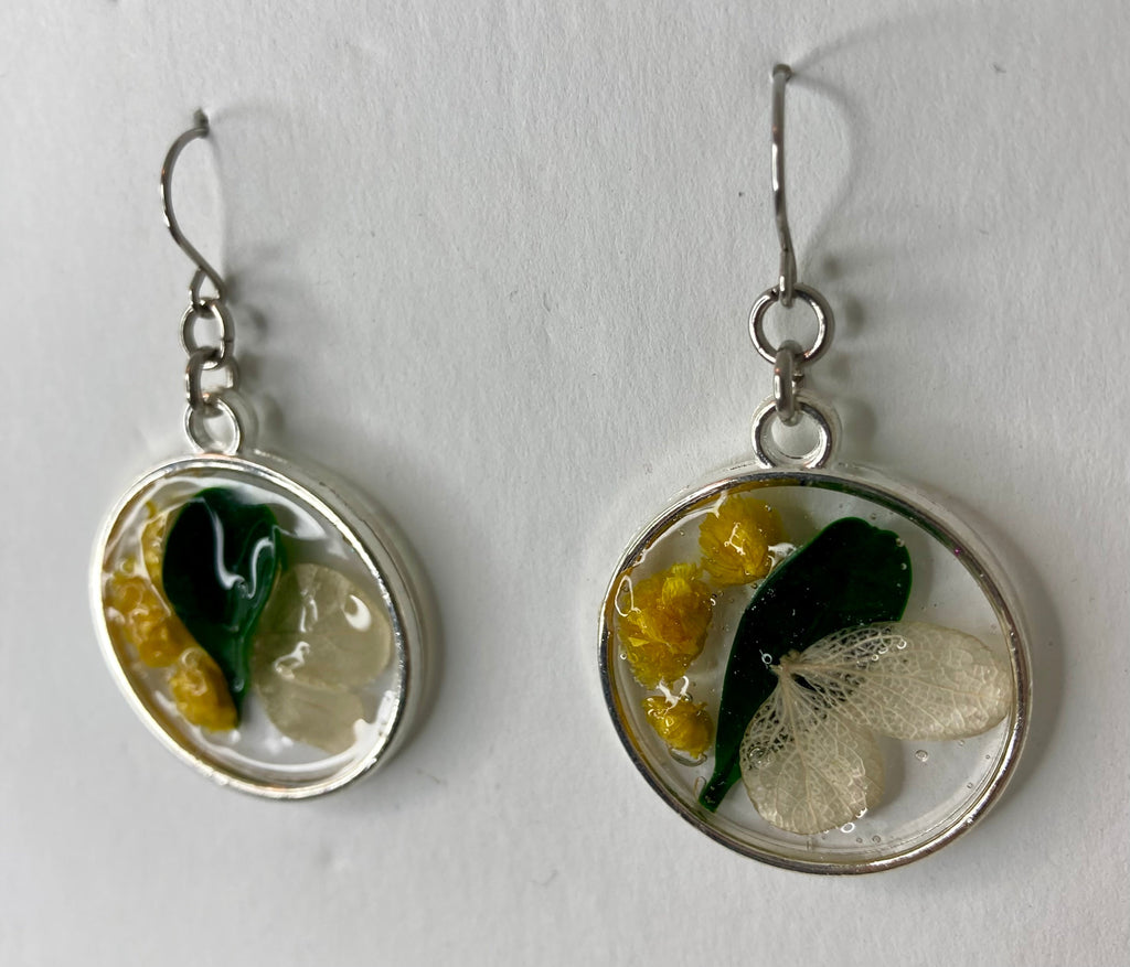 Dried Flower Resin Jewelry: Earrings & Necklaces