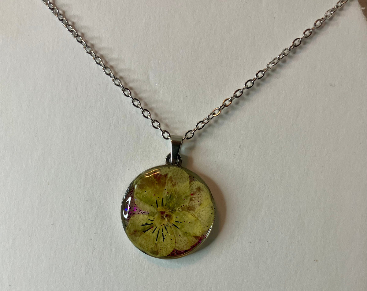 Dried Flower Resin Jewelry: Earrings & Necklaces
