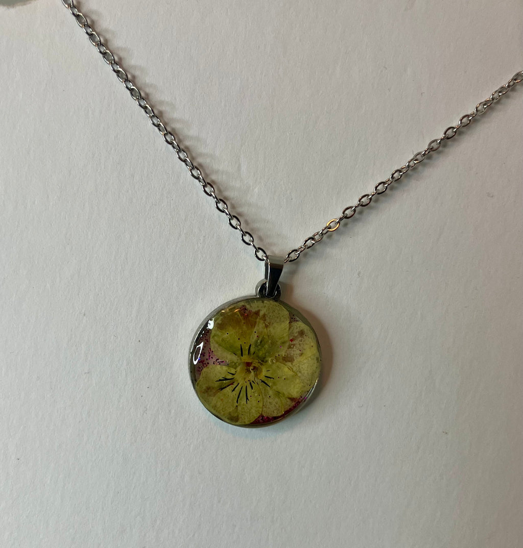 Dried Flower Resin Jewelry: Earrings & Necklaces