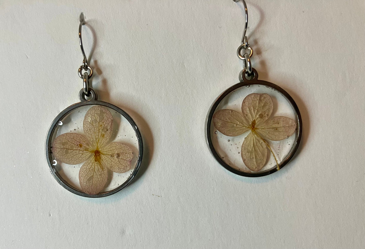 Dried Flower Resin Jewelry: Earrings & Necklaces