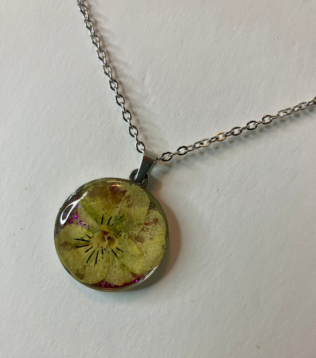 Dried Flower Resin Jewelry: Earrings & Necklaces