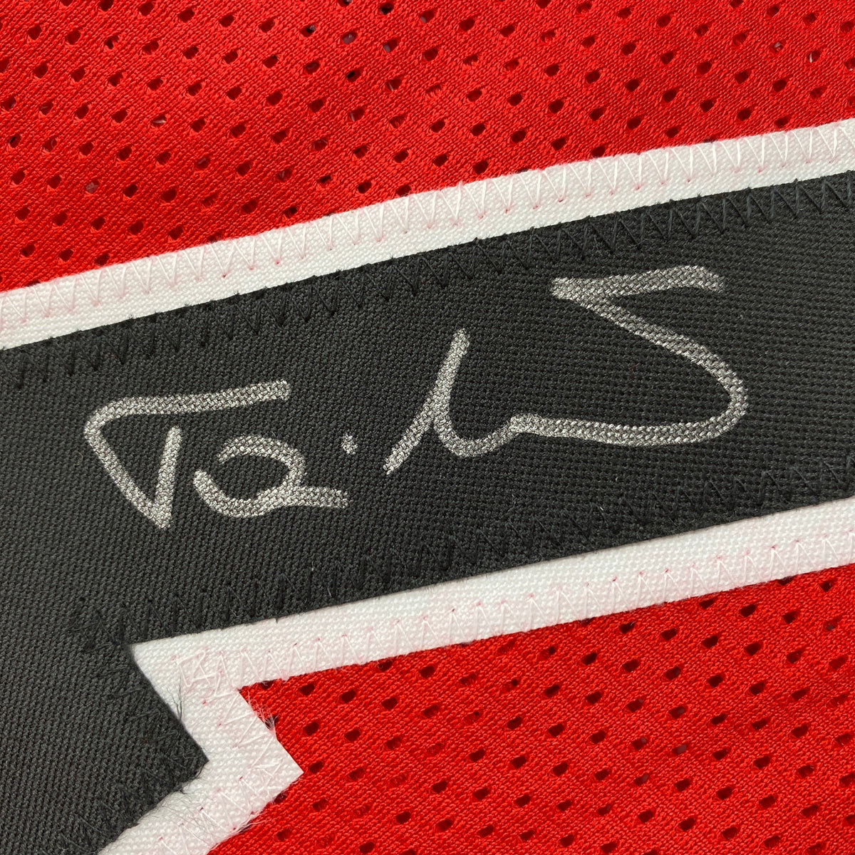 Autographed/Signed Toni Kukoc Chicago Red Basketball Jersey JSA COA
